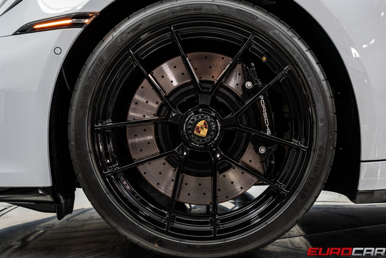 2025 Porsche 911 Targa 4 GTS *FRONT AXLE LIFT * PREMIUM PACKAGE* - Photo 25 - Costa Mesa, CA 92626