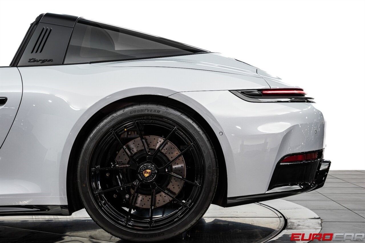 2025 Porsche 911 Targa 4 GTS *FRONT AXLE LIFT * PREMIUM PACKAGE* - Photo 19 - Costa Mesa, CA 92626