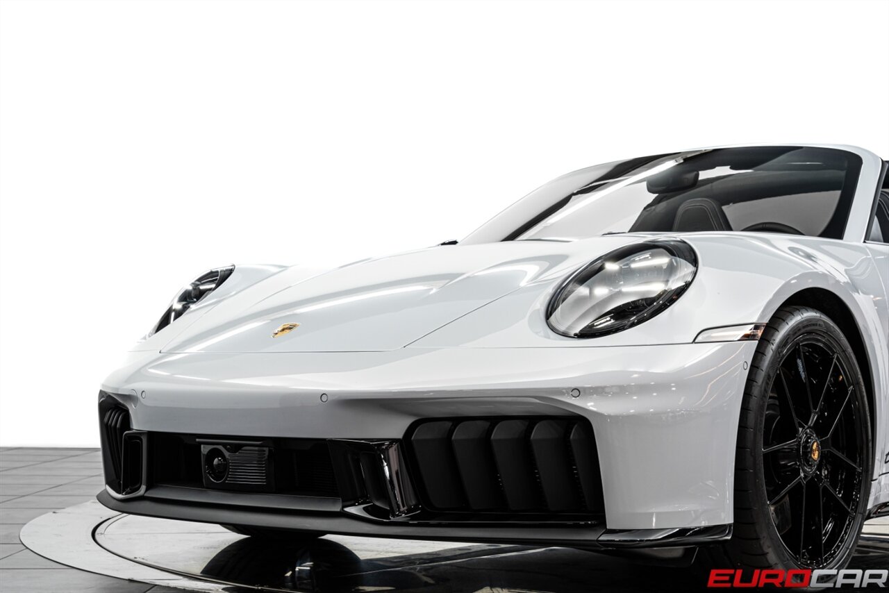 2025 Porsche 911 Targa 4 GTS *FRONT AXLE LIFT * PREMIUM PACKAGE* - Photo 15 - Costa Mesa, CA 92626