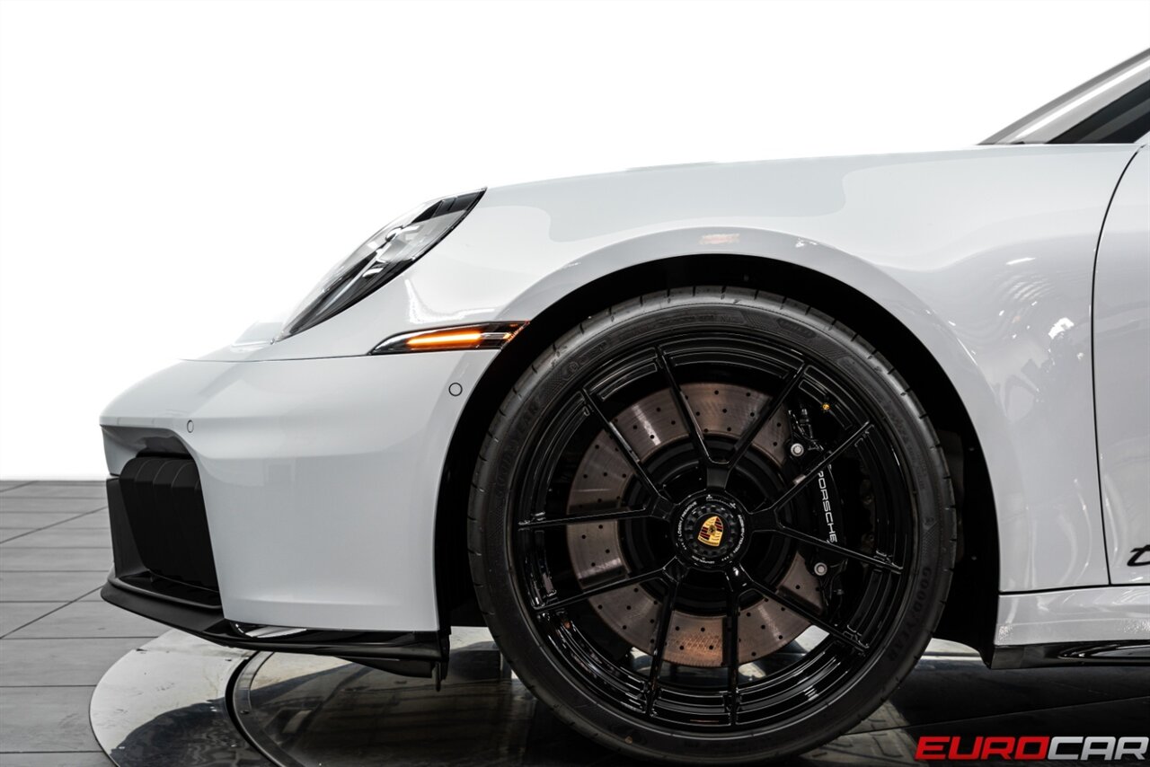 2025 Porsche 911 Targa 4 GTS *FRONT AXLE LIFT * PREMIUM PACKAGE* - Photo 16 - Costa Mesa, CA 92626