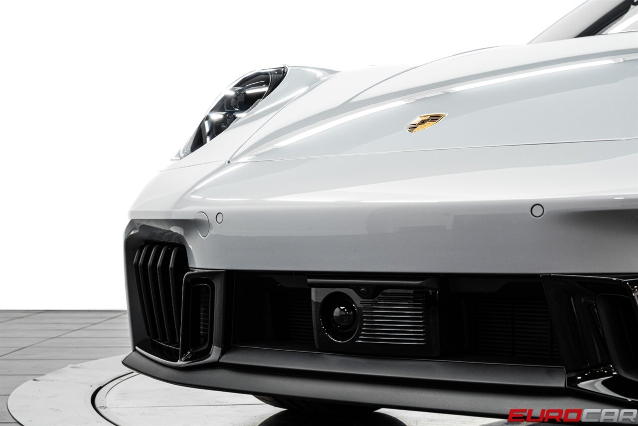 2025 Porsche 911 Targa 4 GTS *FRONT AXLE LIFT * PREMIUM PACKAGE* - Photo 14 - Costa Mesa, CA 92626