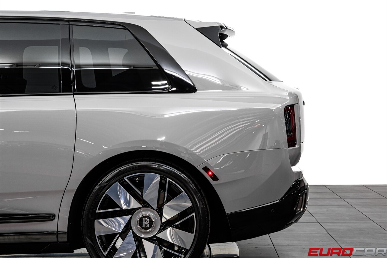 2025 Rolls-Royce Cullinan  *STARLIGHT HEADLINER * IMMACULATE CONDITION* - Photo 16 - Costa Mesa, CA 92626