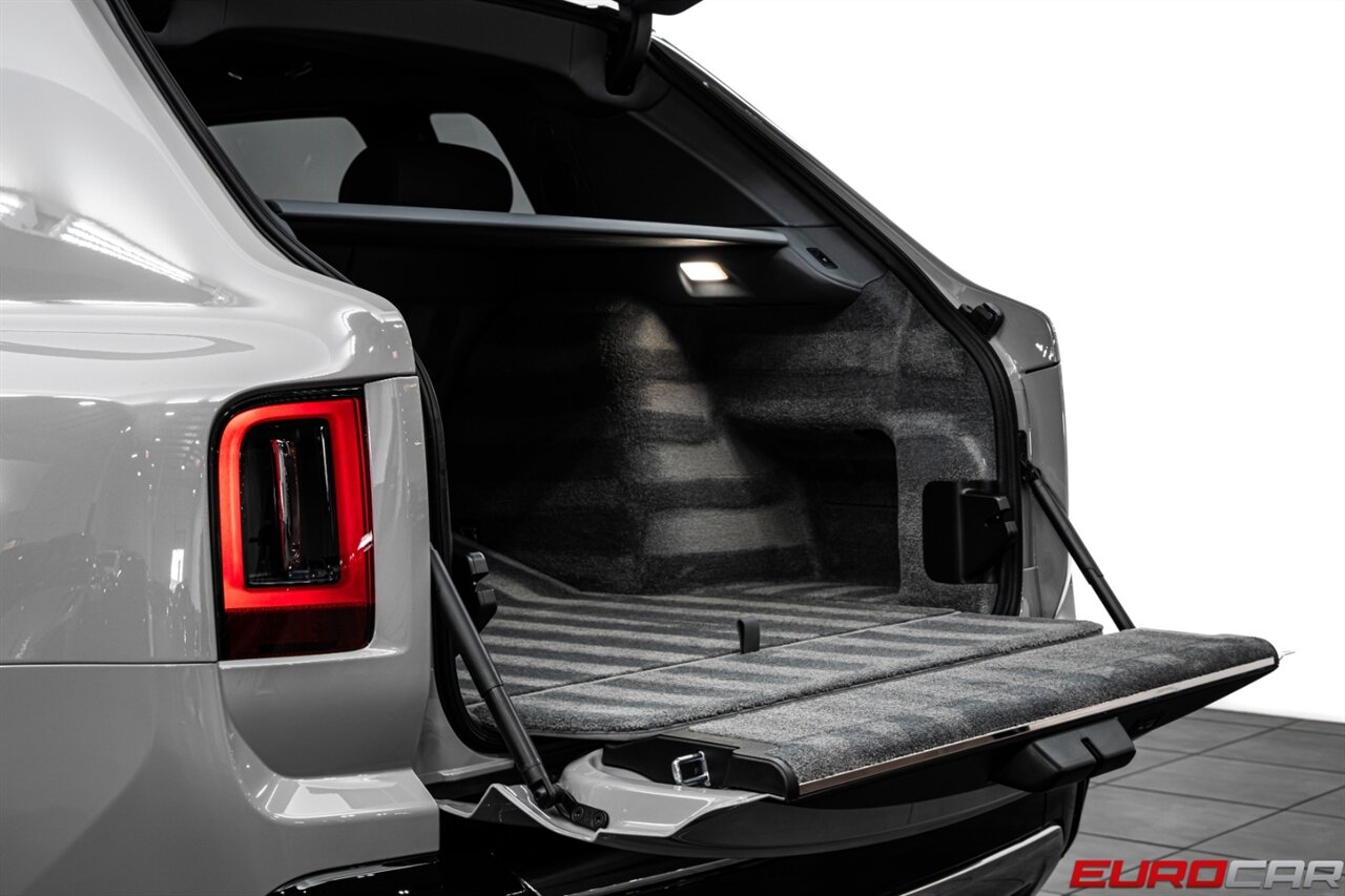 2025 Rolls-Royce Cullinan  *STARLIGHT HEADLINER * IMMACULATE CONDITION* - Photo 18 - Costa Mesa, CA 92626