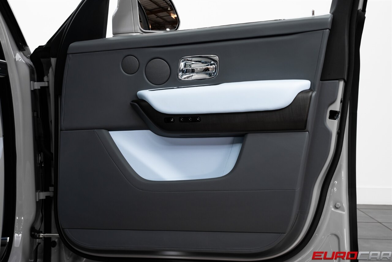 2025 Rolls-Royce Cullinan  *STARLIGHT HEADLINER * IMMACULATE CONDITION* - Photo 23 - Costa Mesa, CA 92626