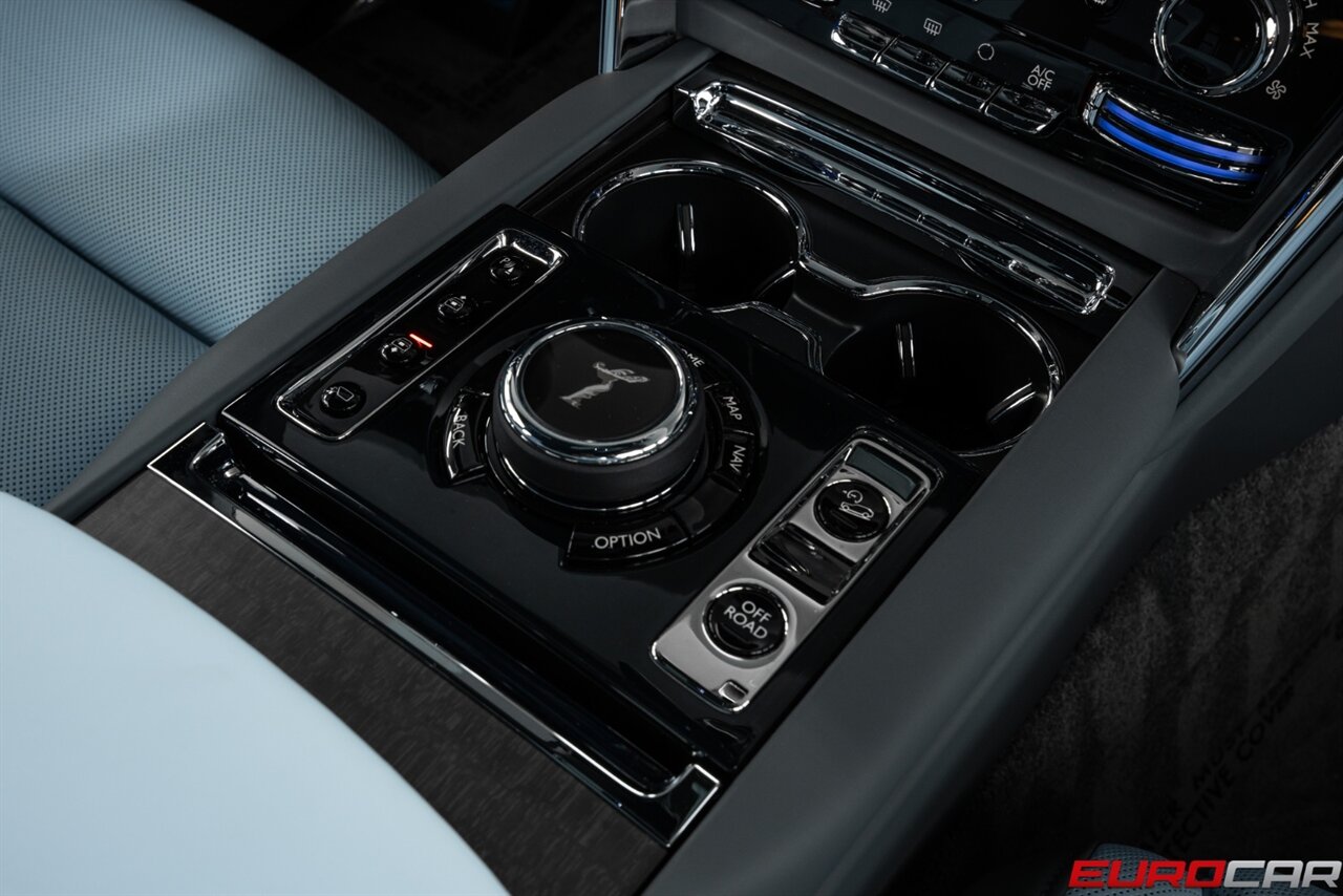 2025 Rolls-Royce Cullinan  *STARLIGHT HEADLINER * IMMACULATE CONDITION* - Photo 32 - Costa Mesa, CA 92626