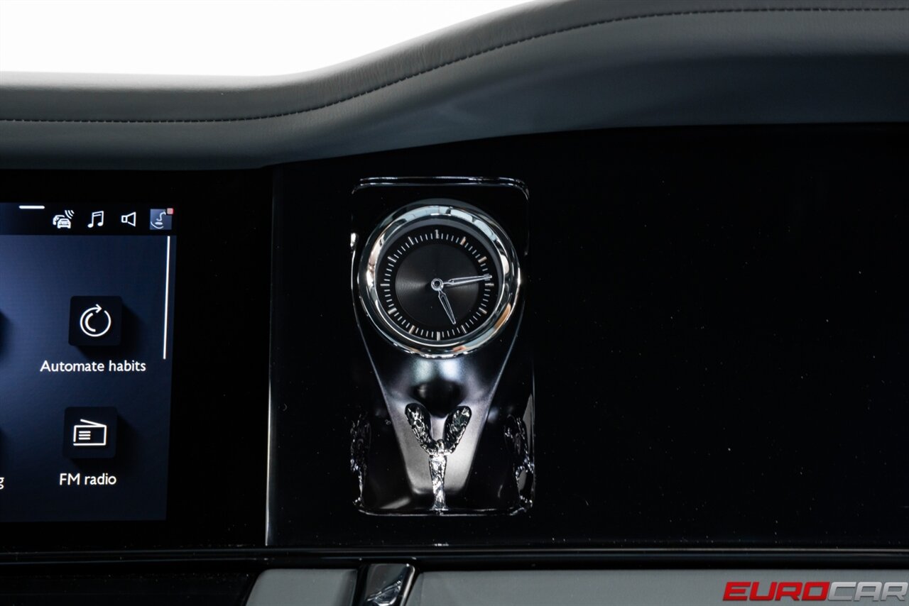 2025 Rolls-Royce Cullinan  *STARLIGHT HEADLINER * IMMACULATE CONDITION* - Photo 34 - Costa Mesa, CA 92626