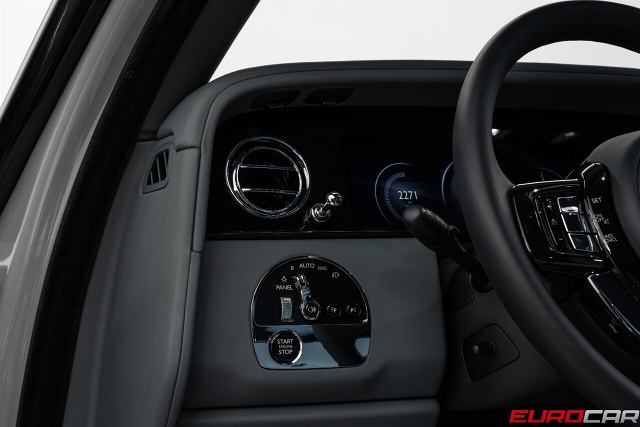 2025 Rolls-Royce Cullinan  *STARLIGHT HEADLINER * IMMACULATE CONDITION* - Photo 27 - Costa Mesa, CA 92626