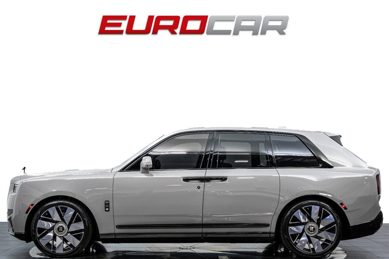 2025 Rolls-Royce Cullinan  *STARLIGHT HEADLINER * IMMACULATE CONDITION* - Photo 2 - Costa Mesa, CA 92626