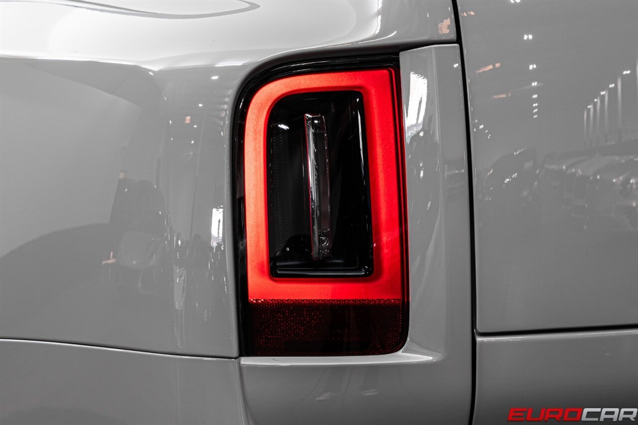 2025 Rolls-Royce Cullinan  *STARLIGHT HEADLINER * IMMACULATE CONDITION* - Photo 19 - Costa Mesa, CA 92626