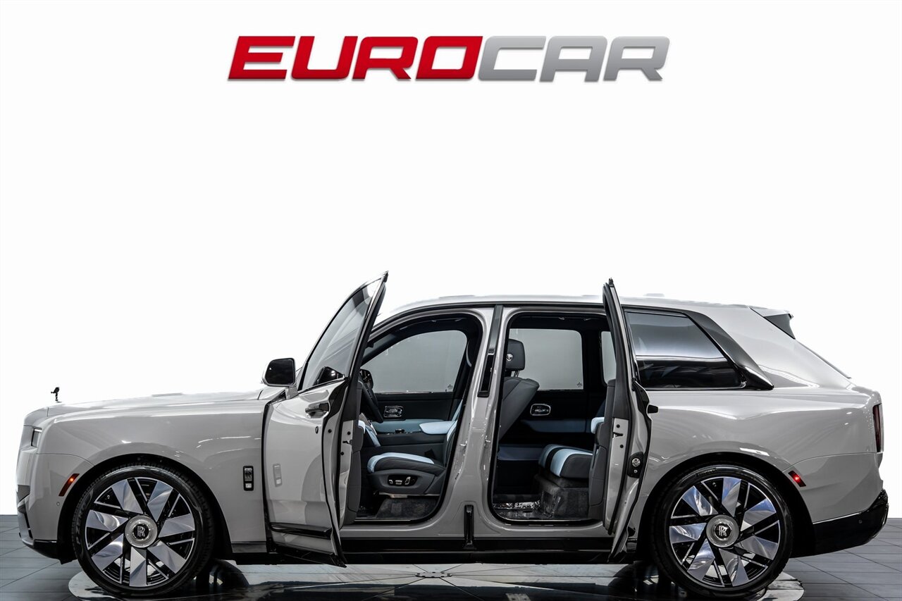 2025 Rolls-Royce Cullinan *STARLIGHT HEADLINER * IMMACULATE CONDITION* - Photo 3 - Costa Mesa, CA 92626