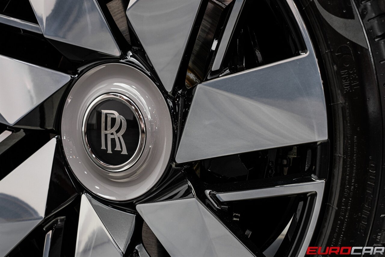 2025 Rolls-Royce Cullinan  *STARLIGHT HEADLINER * IMMACULATE CONDITION* - Photo 22 - Costa Mesa, CA 92626
