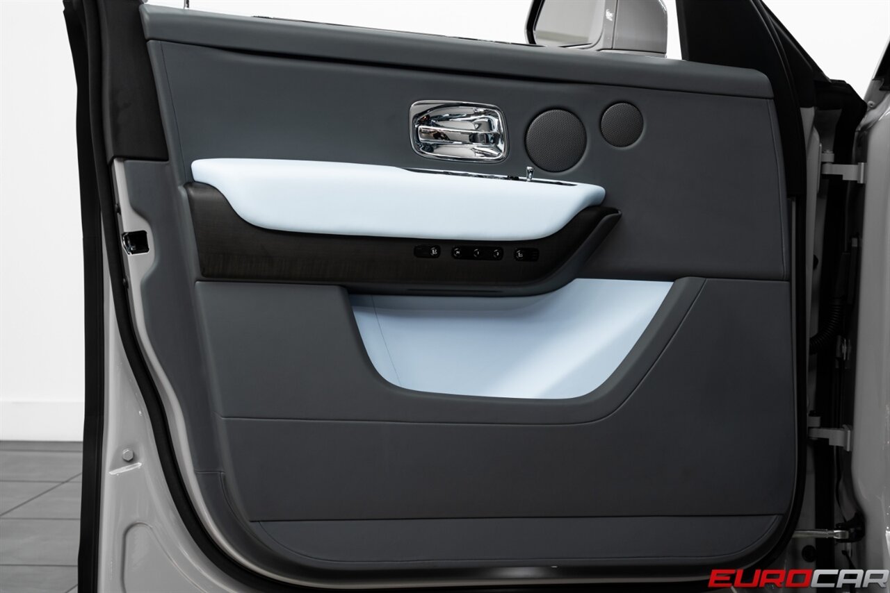 2025 Rolls-Royce Cullinan  *STARLIGHT HEADLINER * IMMACULATE CONDITION* - Photo 24 - Costa Mesa, CA 92626