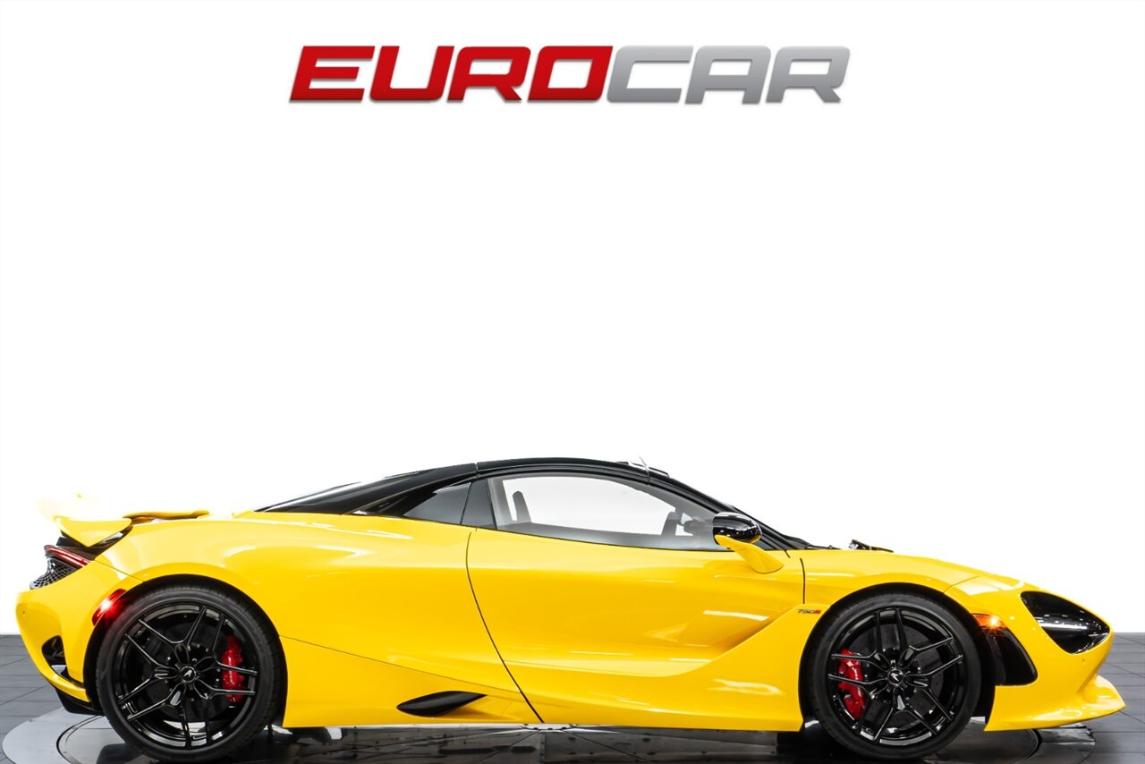 2024 McLaren 750S Spider *JUST OVER 100 MILES * BEAUTIFUL SPEC* - Photo 8 - Costa Mesa, CA 92626