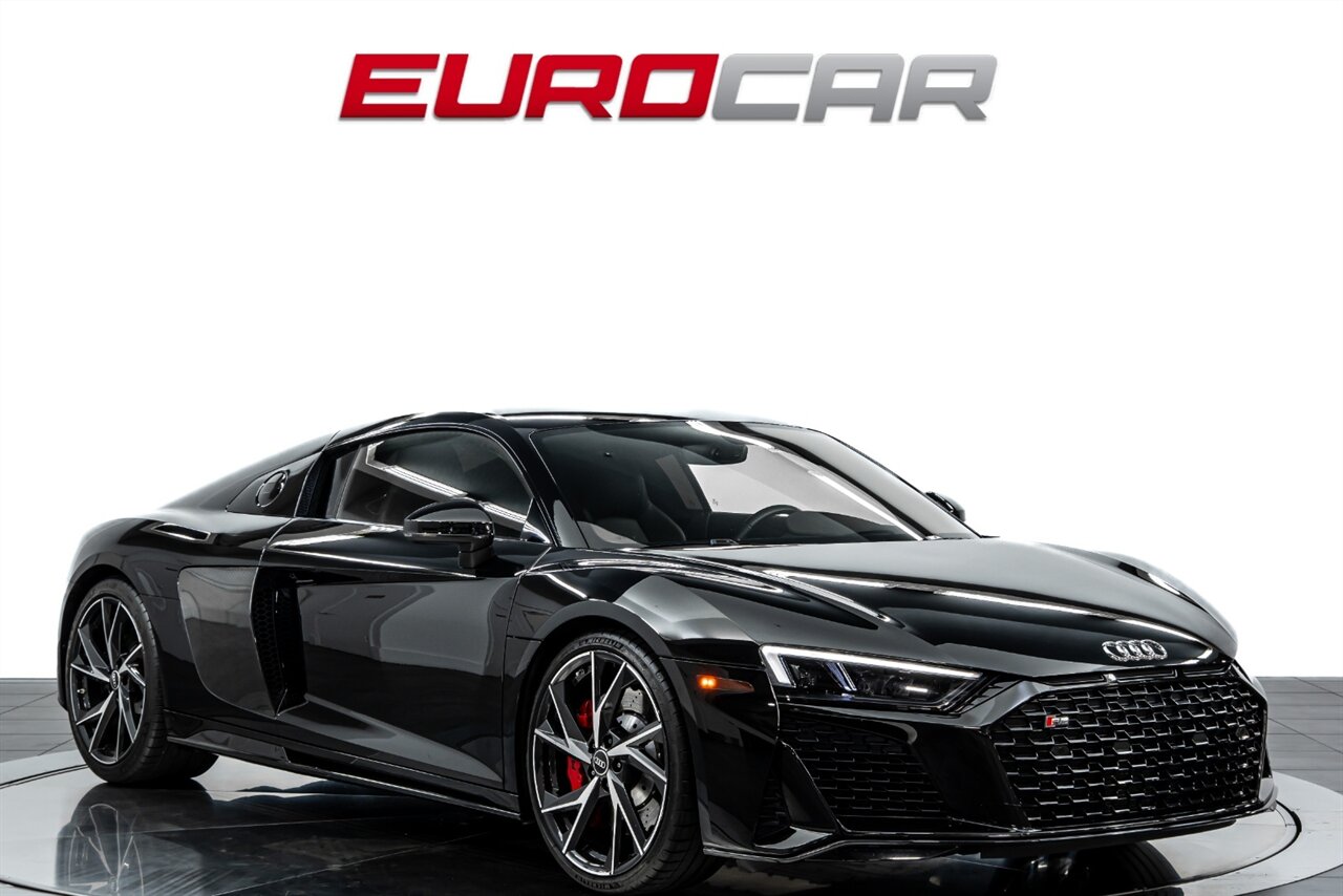 2022 Audi R8 5.2 V10 Performance RWD *CARBON FIBER SIDE BLADES * IMMACULATE CONDITION* - Photo 7 - Costa Mesa, CA 92626