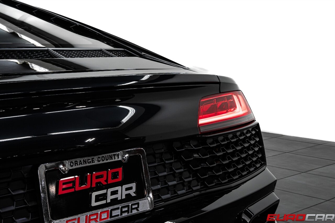 2022 Audi R8 5.2 V10 Performance RWD *CARBON FIBER SIDE BLADES * IMMACULATE CONDITION* - Photo 21 - Costa Mesa, CA 92626