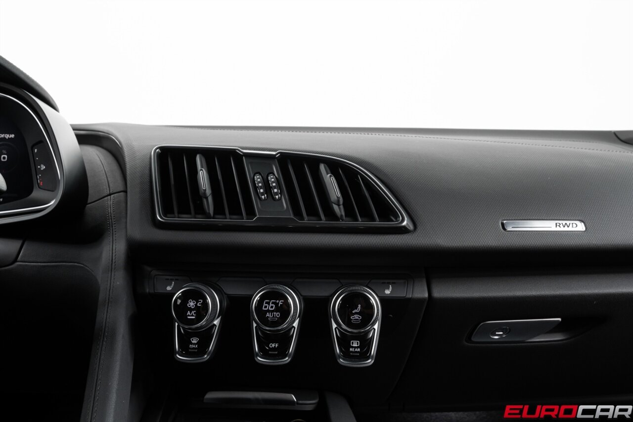2022 Audi R8 5.2 V10 Performance RWD *CARBON FIBER SIDE BLADES * IMMACULATE CONDITION* - Photo 30 - Costa Mesa, CA 92626