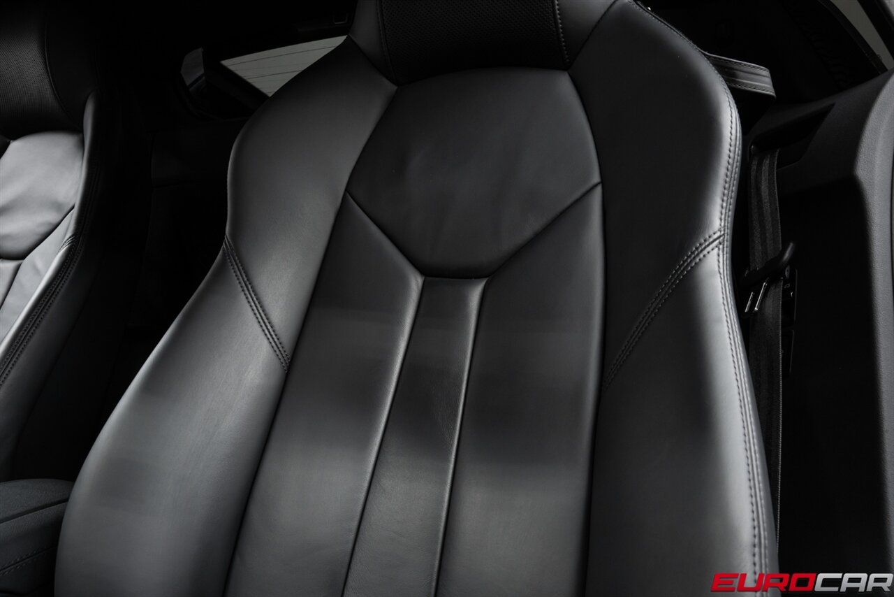 2022 Audi R8 5.2 V10 Performance RWD *CARBON FIBER SIDE BLADES * IMMACULATE CONDITION* - Photo 42 - Costa Mesa, CA 92626
