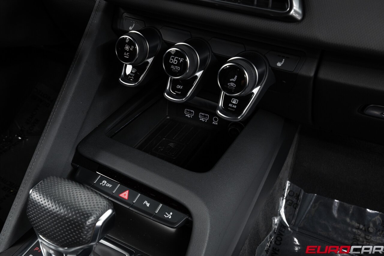 2022 Audi R8 5.2 V10 Performance RWD *CARBON FIBER SIDE BLADES * IMMACULATE CONDITION* - Photo 31 - Costa Mesa, CA 92626