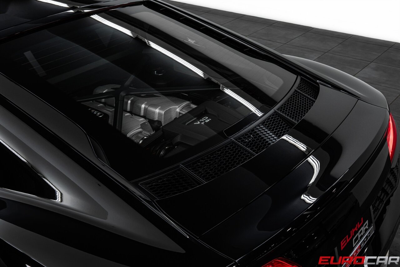 2022 Audi R8 5.2 V10 Performance RWD *CARBON FIBER SIDE BLADES * IMMACULATE CONDITION* - Photo 18 - Costa Mesa, CA 92626