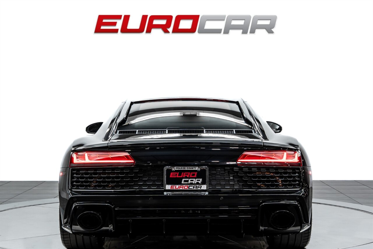 2022 Audi R8 5.2 V10 Performance RWD *CARBON FIBER SIDE BLADES * IMMACULATE CONDITION* - Photo 4 - Costa Mesa, CA 92626