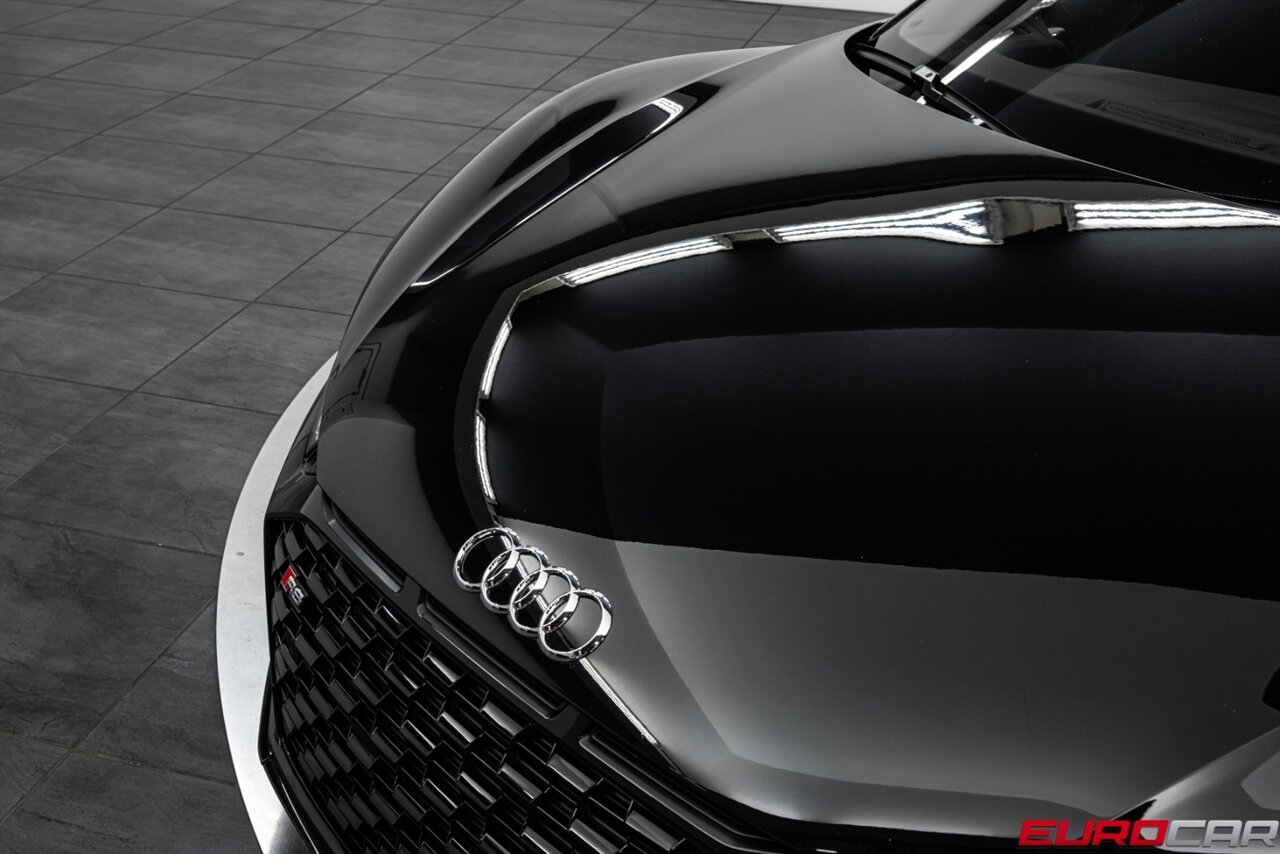 2022 Audi R8 5.2 V10 Performance RWD *CARBON FIBER SIDE BLADES * IMMACULATE CONDITION* - Photo 9 - Costa Mesa, CA 92626
