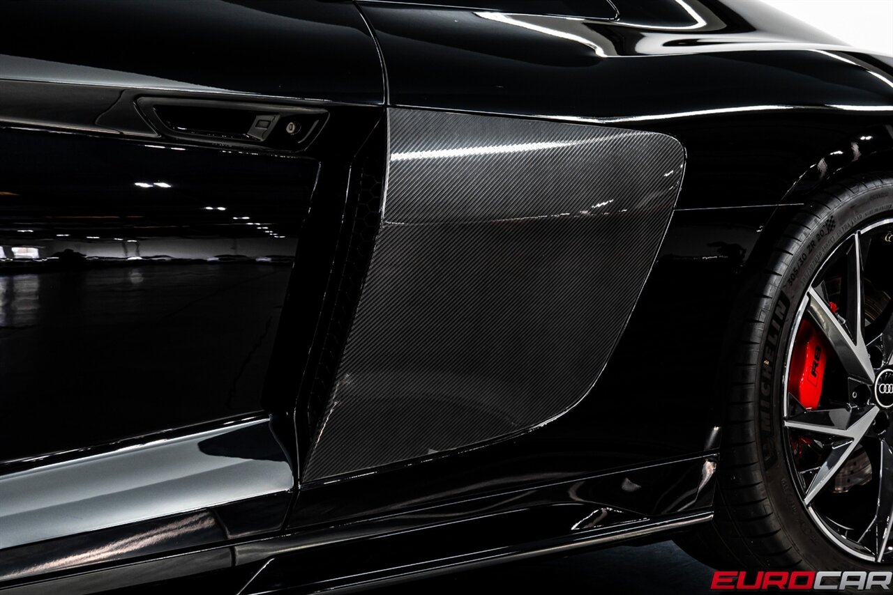 2022 Audi R8 5.2 V10 Performance RWD *CARBON FIBER SIDE BLADES * IMMACULATE CONDITION* - Photo 14 - Costa Mesa, CA 92626