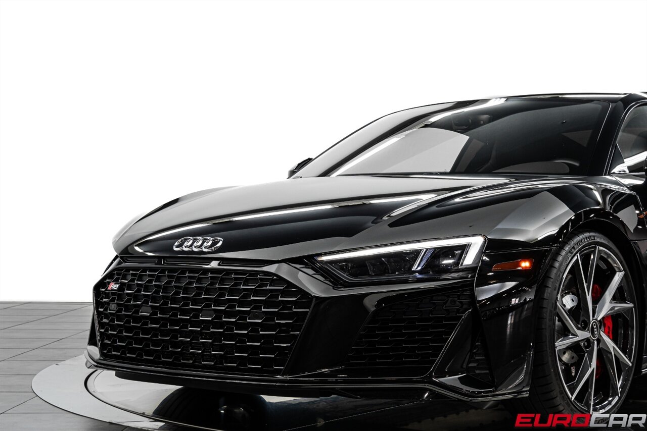 2022 Audi R8 5.2 V10 Performance RWD *CARBON FIBER SIDE BLADES * IMMACULATE CONDITION* - Photo 12 - Costa Mesa, CA 92626
