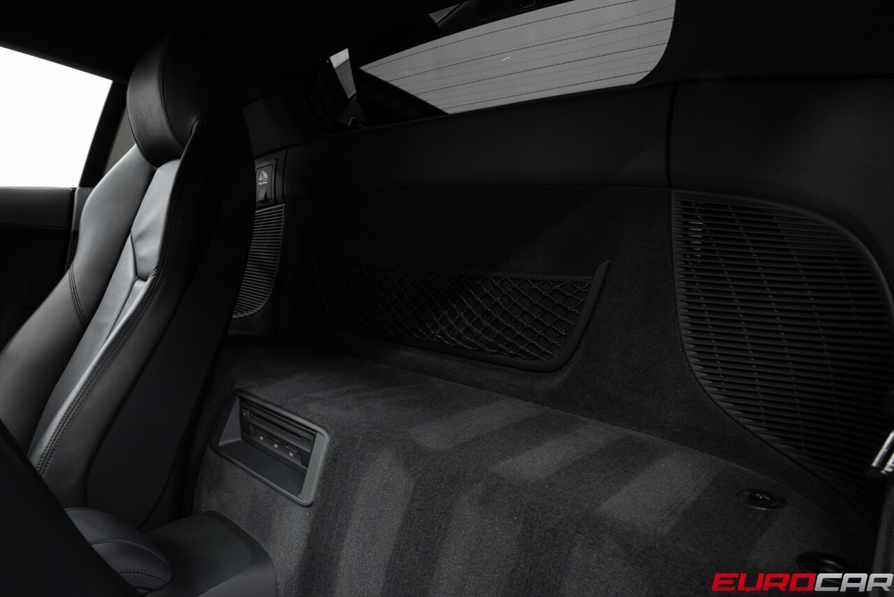 2022 Audi R8 5.2 V10 Performance RWD *CARBON FIBER SIDE BLADES * IMMACULATE CONDITION* - Photo 39 - Costa Mesa, CA 92626