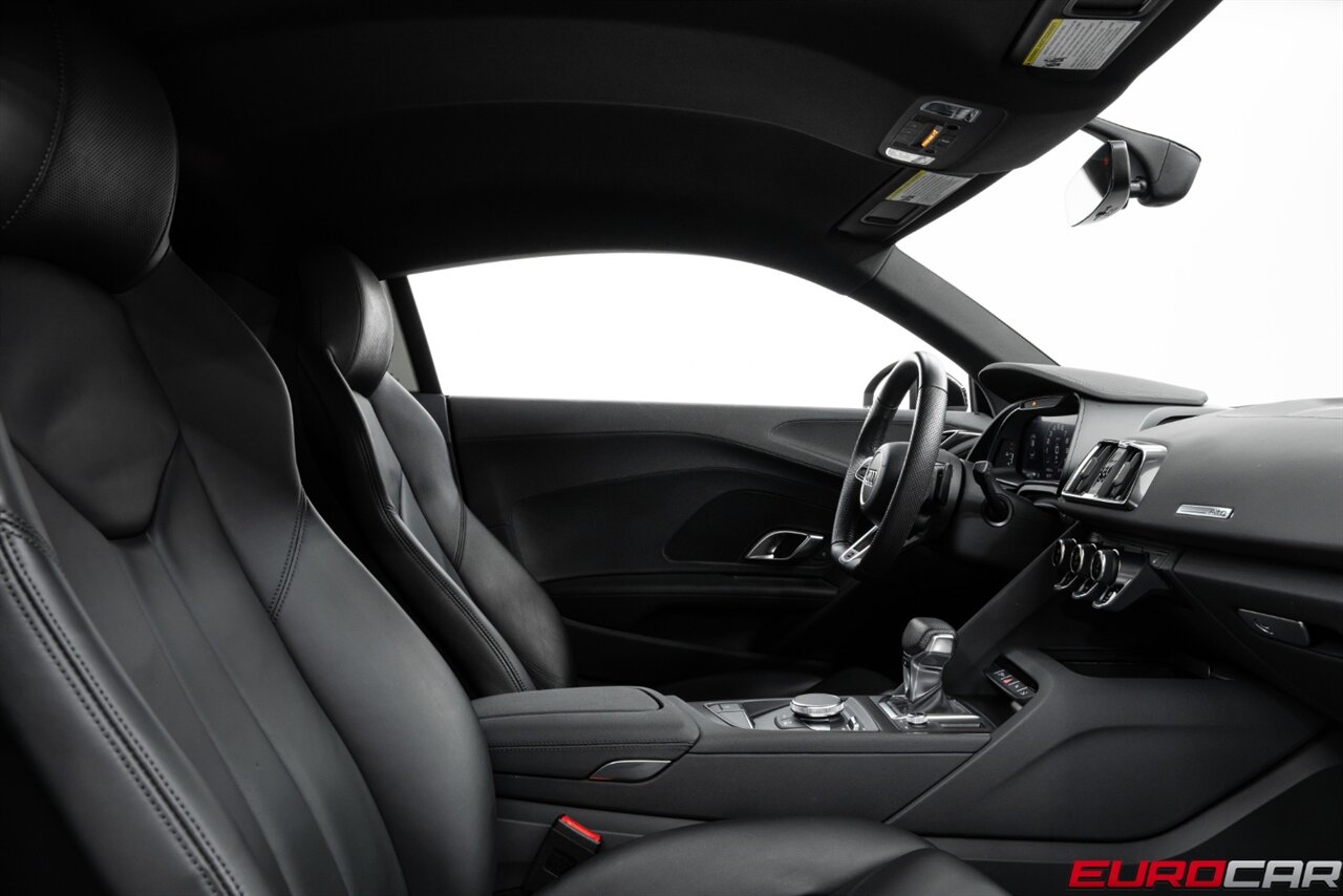 2022 Audi R8 5.2 V10 Performance RWD *CARBON FIBER SIDE BLADES * IMMACULATE CONDITION* - Photo 37 - Costa Mesa, CA 92626