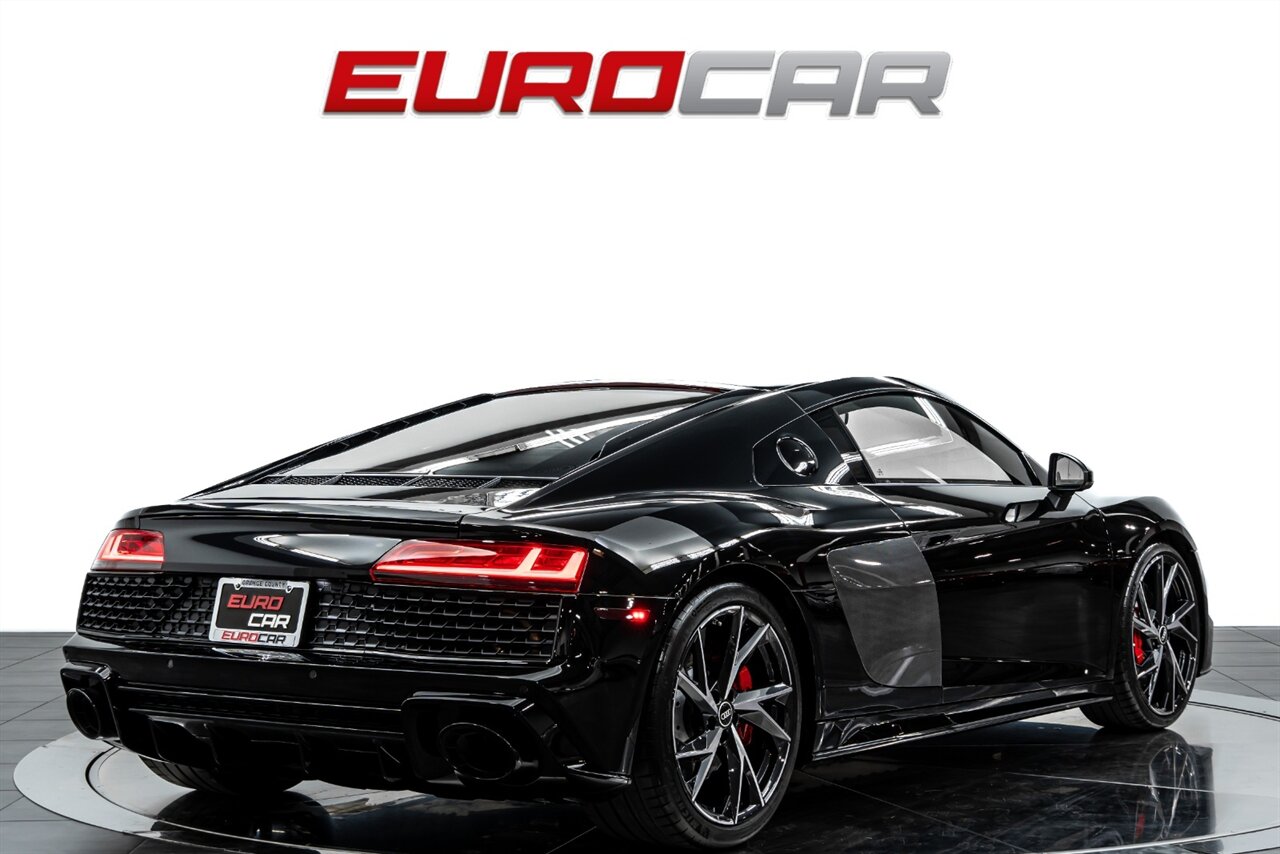 2022 Audi R8 5.2 V10 Performance RWD *CARBON FIBER SIDE BLADES * IMMACULATE CONDITION* - Photo 5 - Costa Mesa, CA 92626