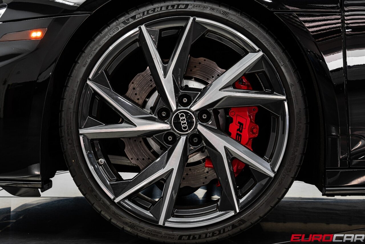 2022 Audi R8 5.2 V10 Performance RWD *CARBON FIBER SIDE BLADES * IMMACULATE CONDITION* - Photo 23 - Costa Mesa, CA 92626