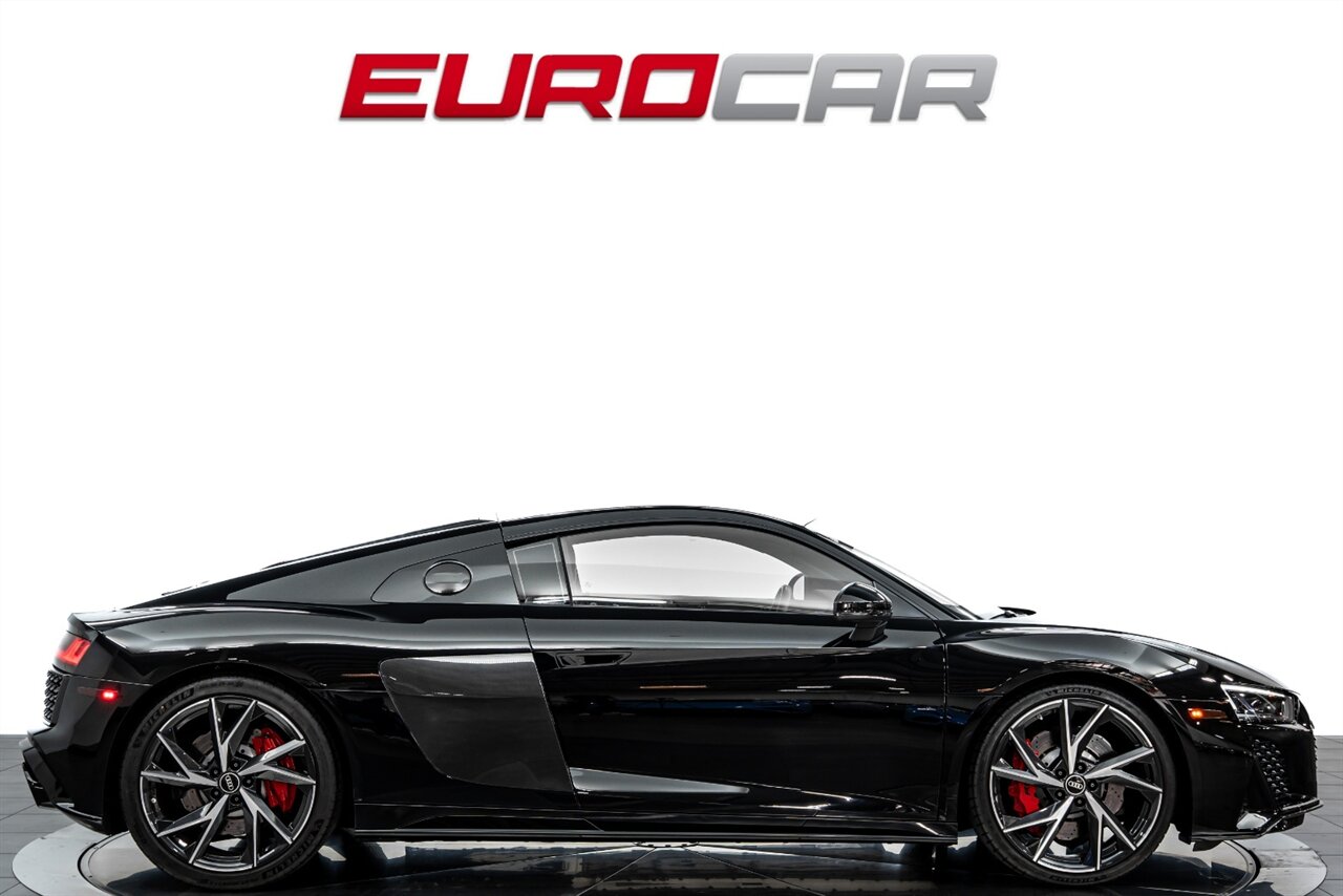2022 Audi R8 5.2 V10 Performance RWD *CARBON FIBER SIDE BLADES * IMMACULATE CONDITION* - Photo 6 - Costa Mesa, CA 92626