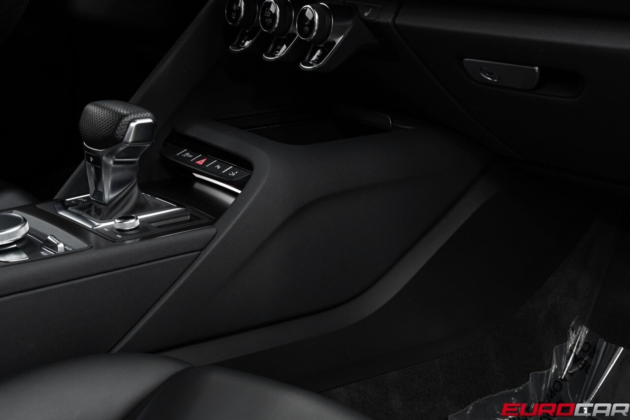 2022 Audi R8 5.2 V10 Performance RWD *CARBON FIBER SIDE BLADES * IMMACULATE CONDITION* - Photo 36 - Costa Mesa, CA 92626