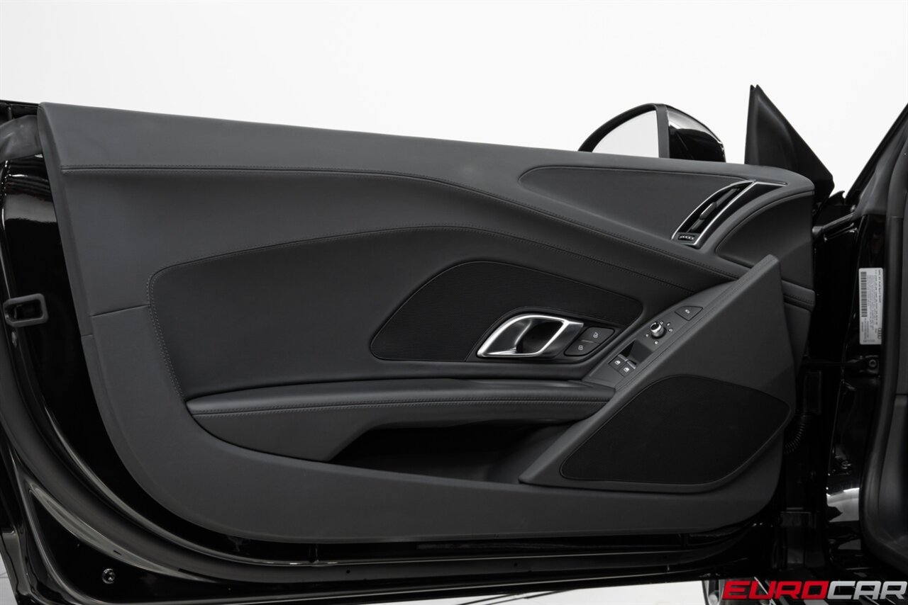 2022 Audi R8 5.2 V10 Performance RWD *CARBON FIBER SIDE BLADES * IMMACULATE CONDITION* - Photo 25 - Costa Mesa, CA 92626