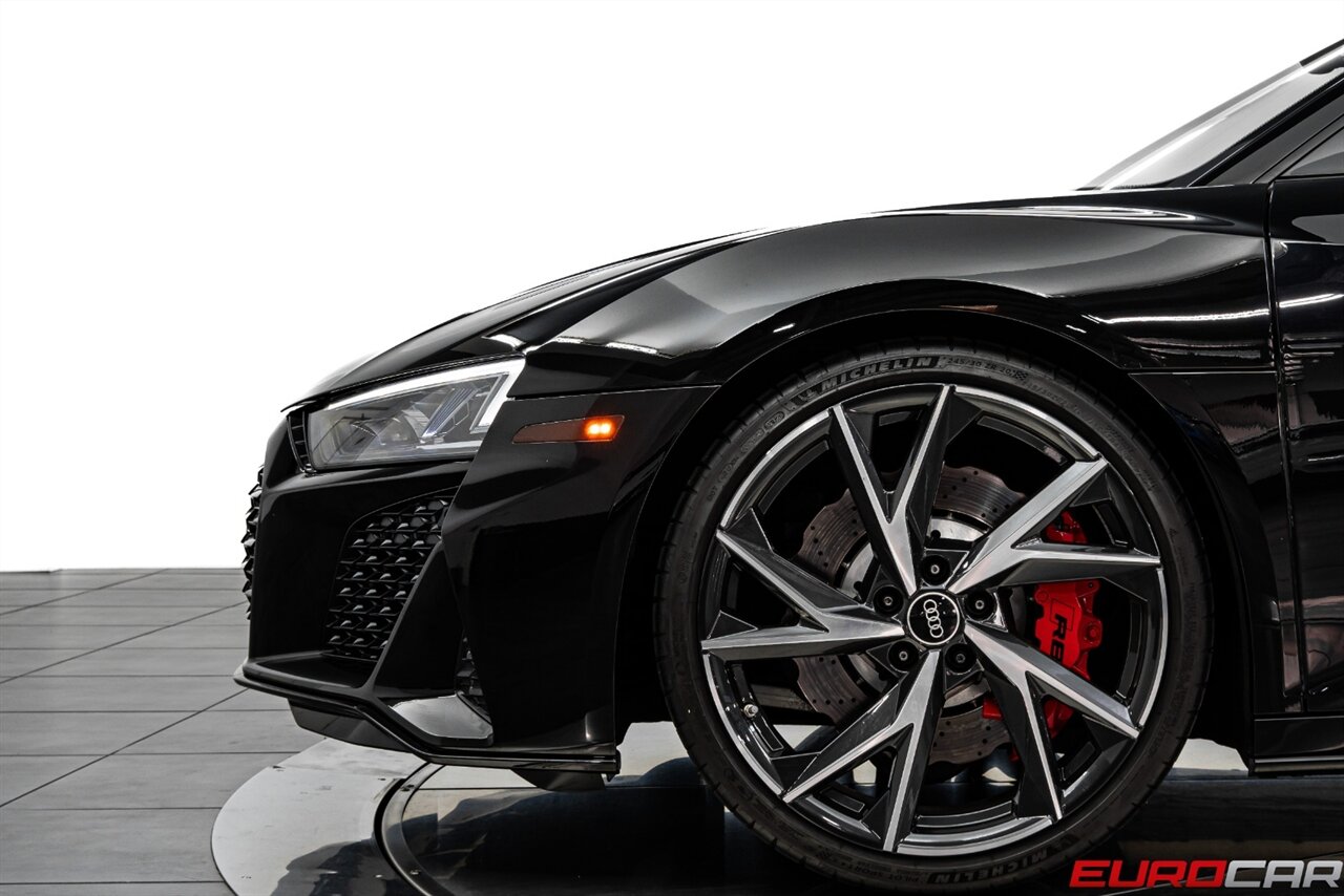 2022 Audi R8 5.2 V10 Performance RWD *CARBON FIBER SIDE BLADES * IMMACULATE CONDITION* - Photo 13 - Costa Mesa, CA 92626