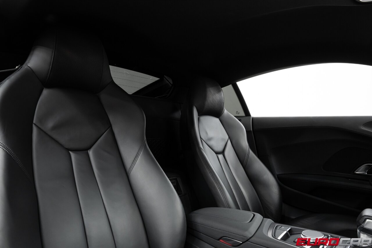 2022 Audi R8 5.2 V10 Performance RWD *CARBON FIBER SIDE BLADES * IMMACULATE CONDITION* - Photo 38 - Costa Mesa, CA 92626