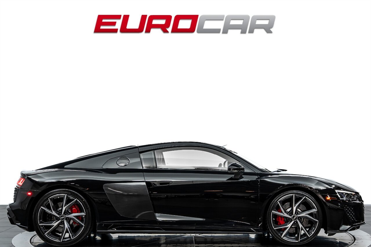 2022 Audi R8 5.2 V10 Performance RWD  *IMMACULATE CONDITION* - Photo 6 - Costa Mesa, CA 92626