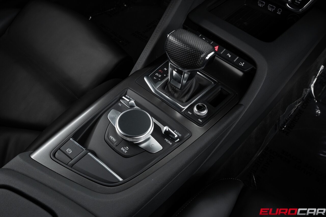 2022 Audi R8 5.2 V10 Performance RWD *CARBON FIBER SIDE BLADES * IMMACULATE CONDITION* - Photo 32 - Costa Mesa, CA 92626