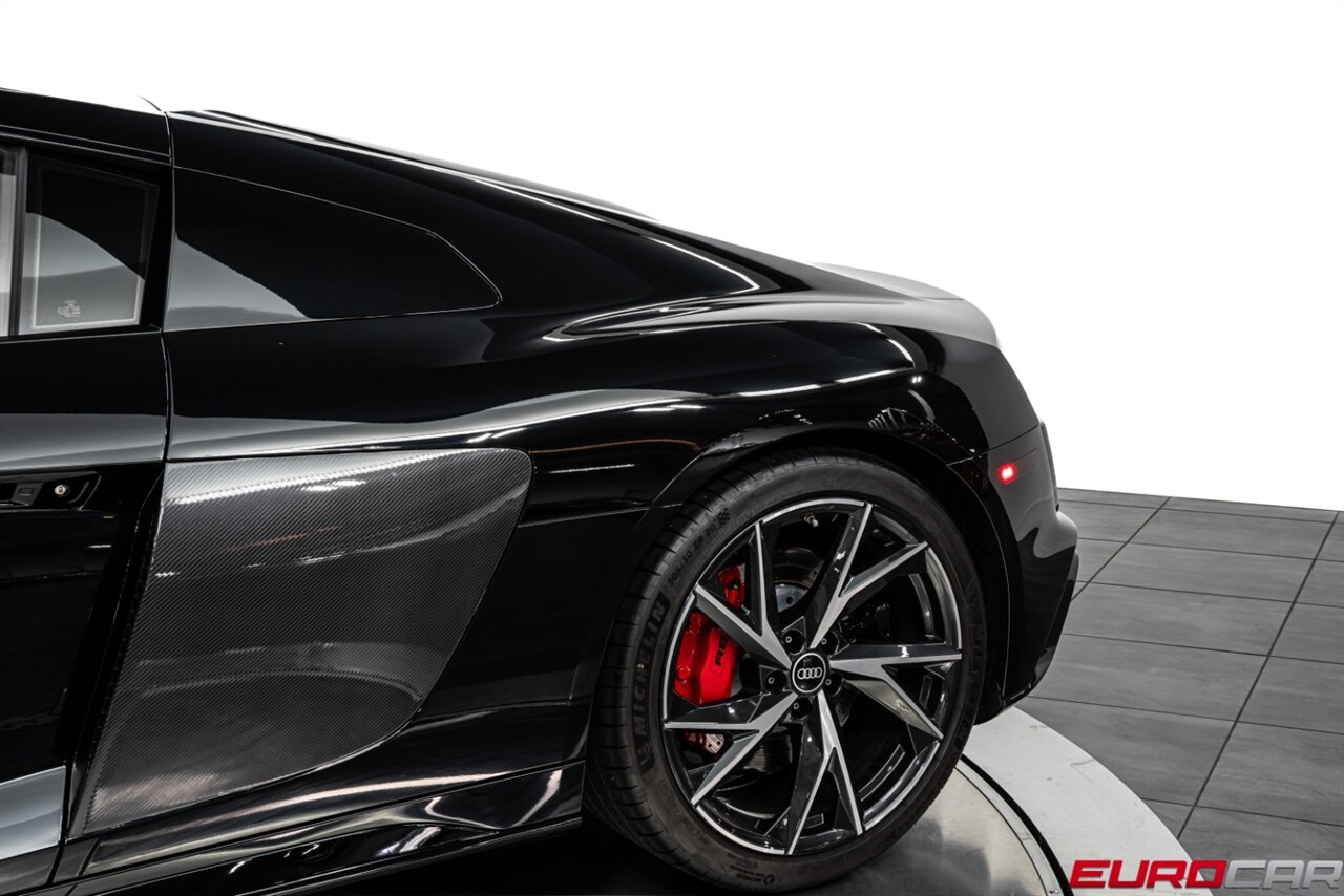2022 Audi R8 5.2 V10 Performance RWD *CARBON FIBER SIDE BLADES * IMMACULATE CONDITION* - Photo 15 - Costa Mesa, CA 92626