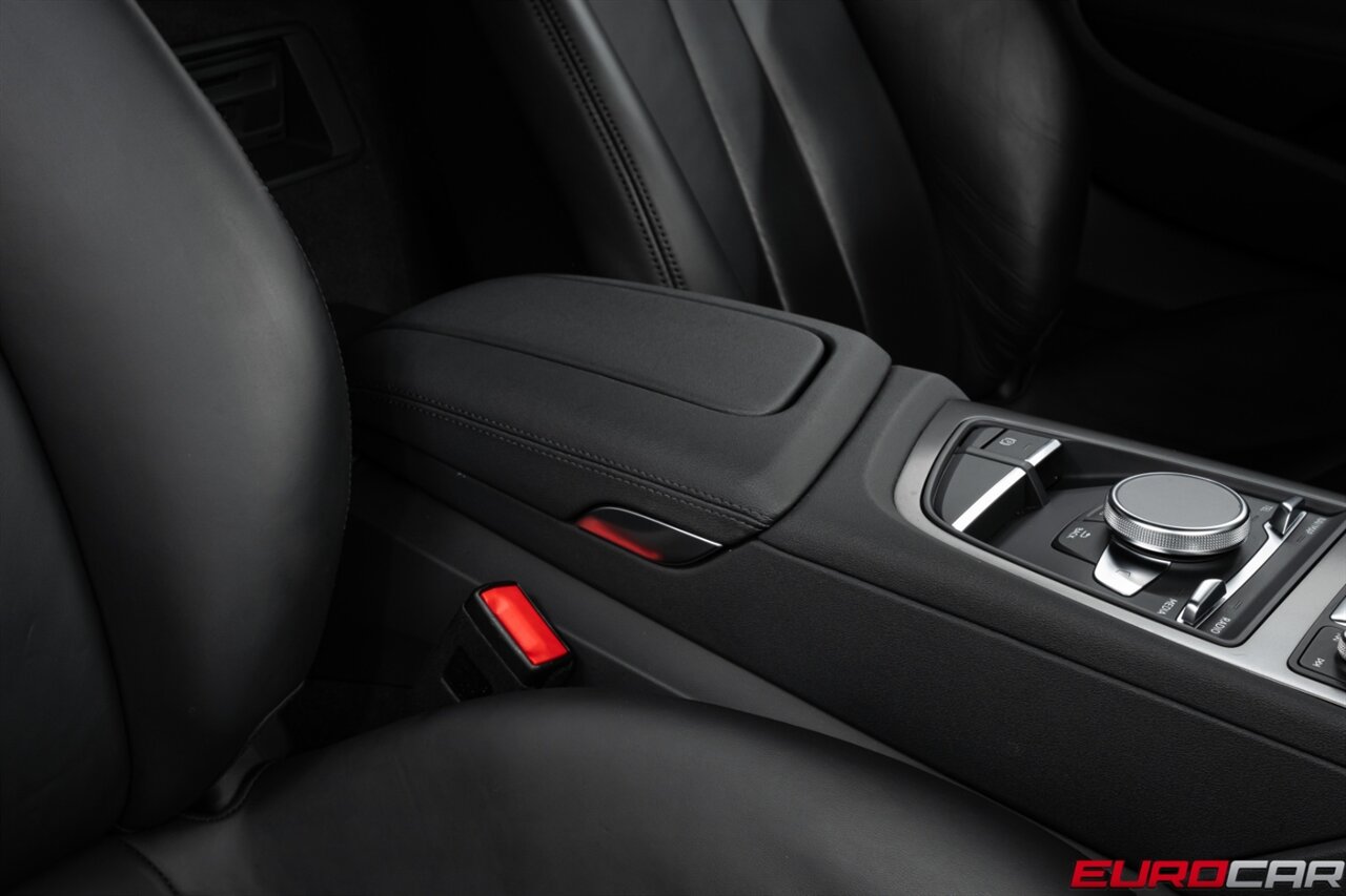 2022 Audi R8 5.2 V10 Performance RWD *CARBON FIBER SIDE BLADES * IMMACULATE CONDITION* - Photo 35 - Costa Mesa, CA 92626