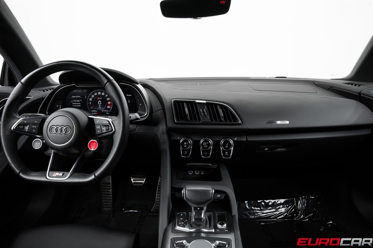 2022 Audi R8 5.2 V10 Performance RWD *CARBON FIBER SIDE BLADES * IMMACULATE CONDITION* - Photo 26 - Costa Mesa, CA 92626