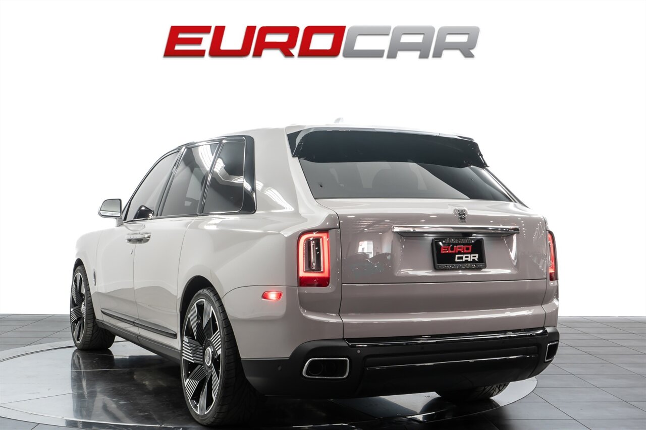 2022 Rolls-Royce Cullinan  *SHOOTING STAR HEADLINER * DARK EXTERIOR PACKAGE* - Photo 3 - Costa Mesa, CA 92626