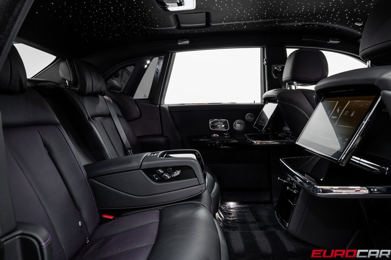 2024 Rolls-Royce Phantom  *CUSTOM WHEELS * HIGH $604,200 MSRP* - Photo 38 - Costa Mesa, CA 92626