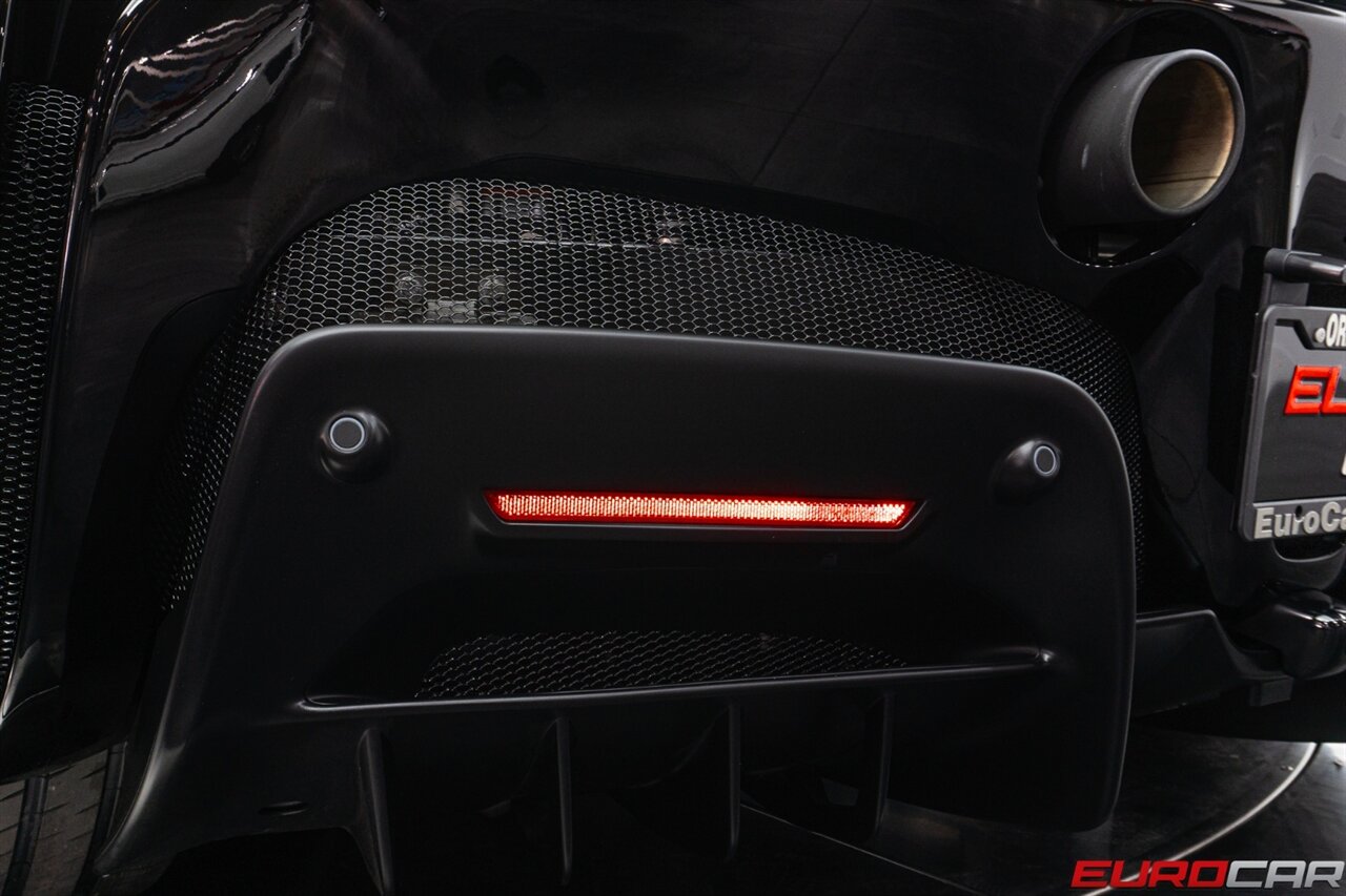 2023 Ferrari SF90 Stradale  *SUSPENSION LIFTER * HUGE CARBON FIBER OPTIONS* - Photo 25 - Costa Mesa, CA 92626