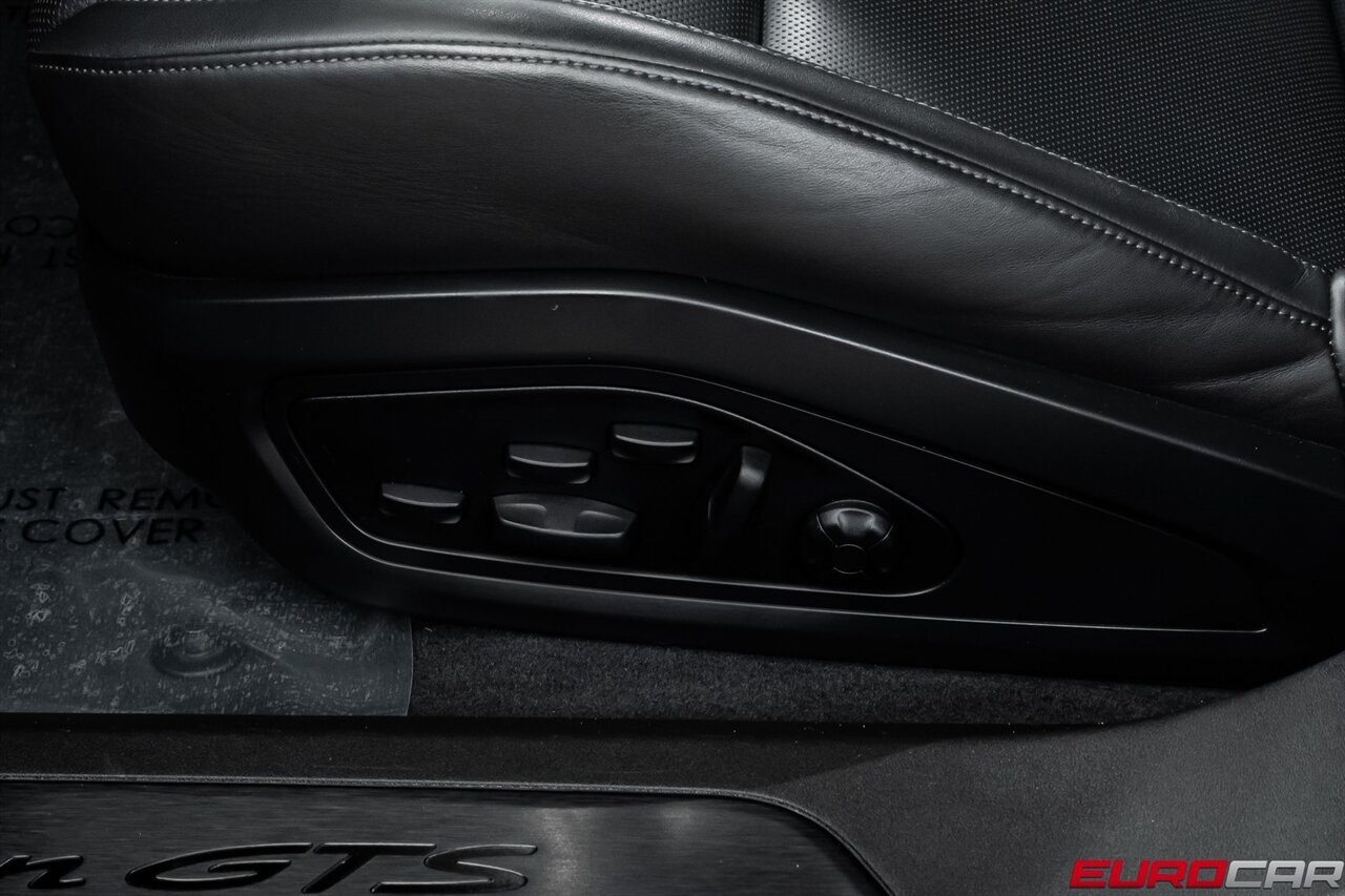 2022 Porsche Taycan GTS *PREMIUM PACKAGE * PANORAMIC SUNROOF*   - Photo 44 - Costa Mesa, CA 92626