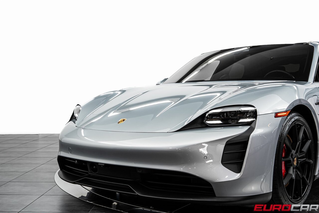 2022 Porsche Taycan GTS *PREMIUM PACKAGE * PANORAMIC SUNROOF*   - Photo 13 - Costa Mesa, CA 92626