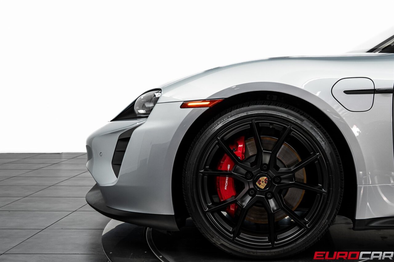 2022 Porsche Taycan GTS *PREMIUM PACKAGE * PANORAMIC SUNROOF*   - Photo 14 - Costa Mesa, CA 92626