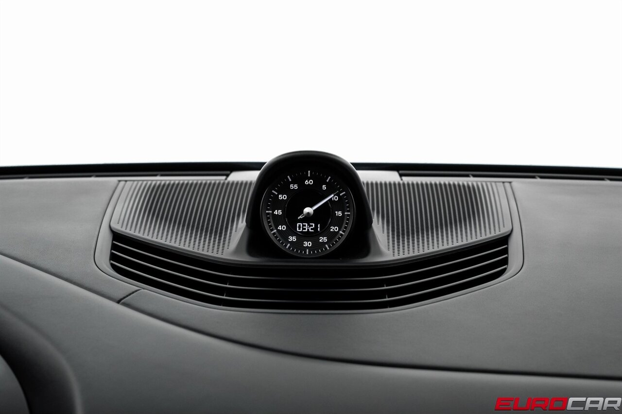 2022 Porsche Taycan GTS *PREMIUM PACKAGE * PANORAMIC SUNROOF*   - Photo 31 - Costa Mesa, CA 92626