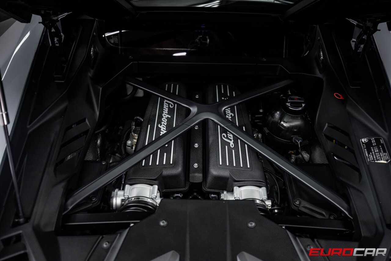 2020 Lamborghini Huracan EVO  *ALL-WHEEL DRIVE * FRONT AXLE LIFT SYSTEM* - Photo 19 - Costa Mesa, CA 92626