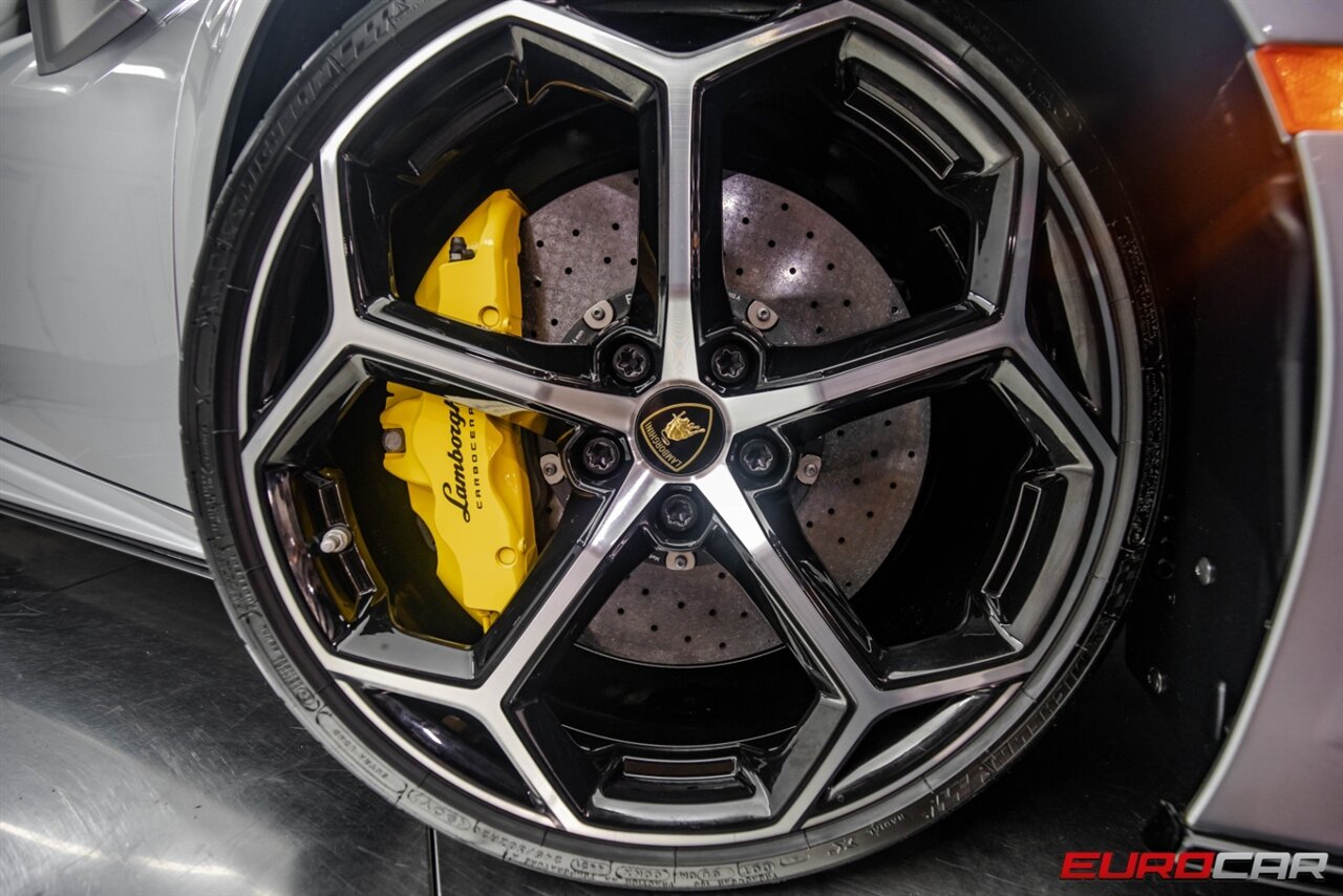 2020 Lamborghini Huracan EVO  *ALL-WHEEL DRIVE * FRONT AXLE LIFT SYSTEM* - Photo 21 - Costa Mesa, CA 92626